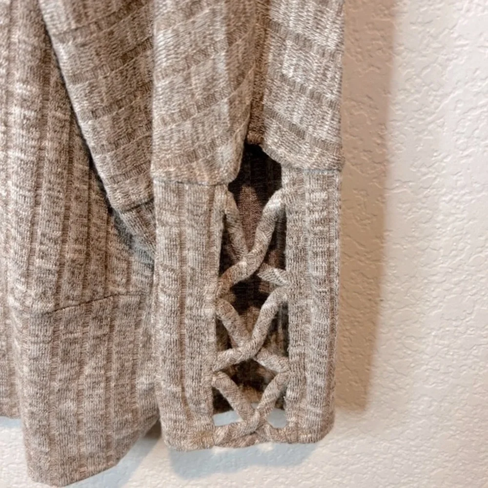 B11.04 AGB WOMAN Ribbed lightweight, open crisscross cuffs ruching hips Sweater - Picture 3 of 5